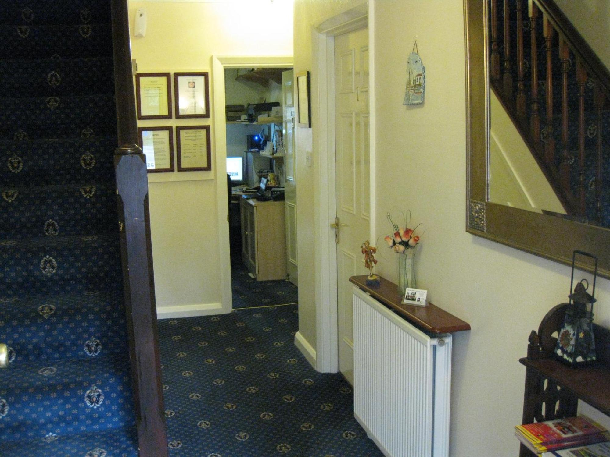 סטרטפורד-אפון-אבון Penryn Guest House, Ensuite Rooms, Free Parking And Free Wifi מראה חיצוני תמונה
