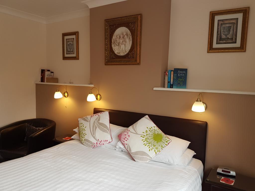 סטרטפורד-אפון-אבון Penryn Guest House, Ensuite Rooms, Free Parking And Free Wifi מראה חיצוני תמונה