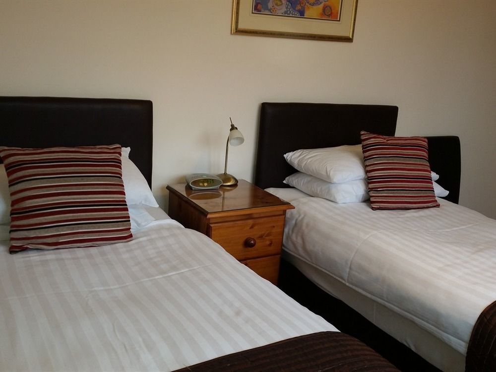סטרטפורד-אפון-אבון Penryn Guest House, Ensuite Rooms, Free Parking And Free Wifi מראה חיצוני תמונה